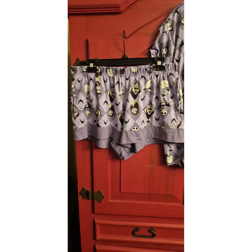 NWOT Women's M 8-10 Nightmare Before Christmas Notched Top & Shorts Pajama Set - Picture 6 of 6